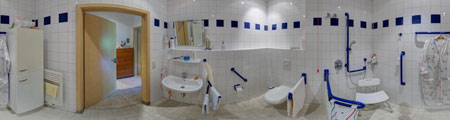 360° Panoramabild: Ein Badezimmer des Maria Droste Hauses in Hofheim